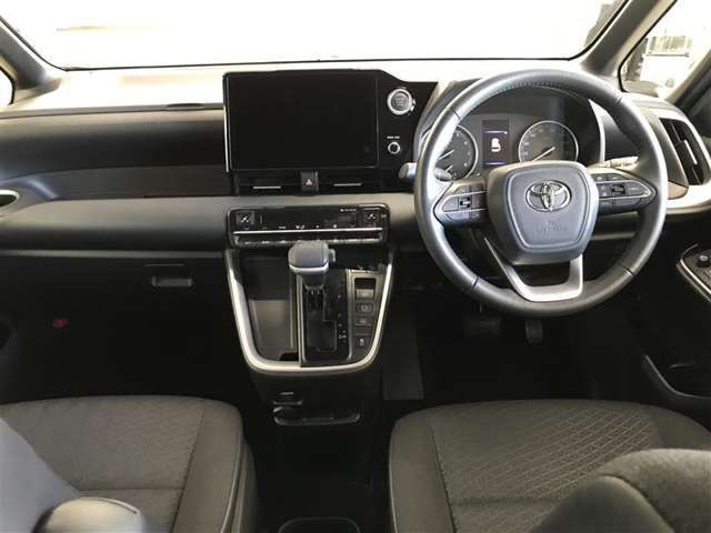 見通しのいい視界と最適なレイアウトで運転しやすいです。