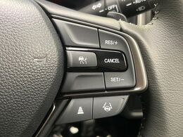 【アダプティブクルーズコントロール】高速道路での長距離走行が楽に！！自動で速度を保つクルーズコントロールが、衝突軽減システムと連携し、前方の車両を感知して車間を保つように速度調節してくれます！！