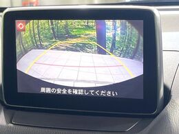 【バックカメラ】駐車時に後方がリアルタイム映像で確認できます。大型商業施設や立体駐車場での駐車時や、夜間のバック時に大活躍！運転スキルに関わらず、今や必須となった装備のひとつです！