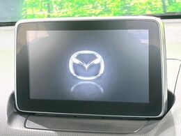 【マツダコネクトナビ】車内の雰囲気にマッチした一体型タイプのナビ。各種車輌設定やBluetooth再生等、様々な機能が楽しめます。直感的なダイヤル操作が可能で、使い勝手も良好です。