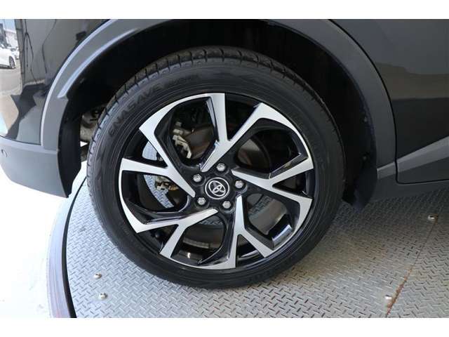 純正アルミホイール【タイヤサイズ225/50R18】