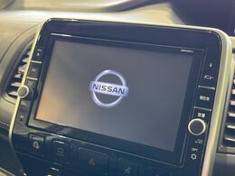 【純正9型ナビ】人気の大型9インチナビを装備。存在感のある大画面はインパクト大！ナビ利用時のマップ表示は見やすく、テレビやDVDは臨場感がアップ！いつものドライブがグッと楽しくなります♪