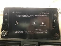 【純正ディスプレイオーディオ】AppleCarPlay・アンドロイドオートやFM・AMラジオやブルートゥース接続など多彩な機能を併せ持っており、インパネ周りがすっきりしてますね！