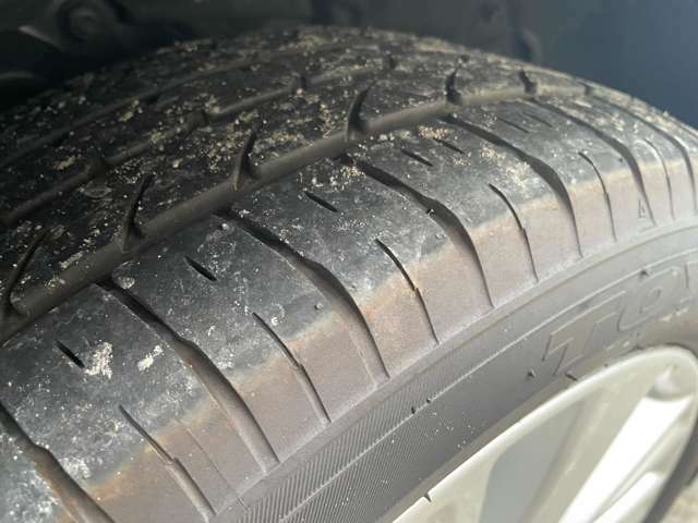 タイヤの溝もしっかり残っています。