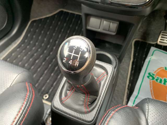 5速マニュアルです