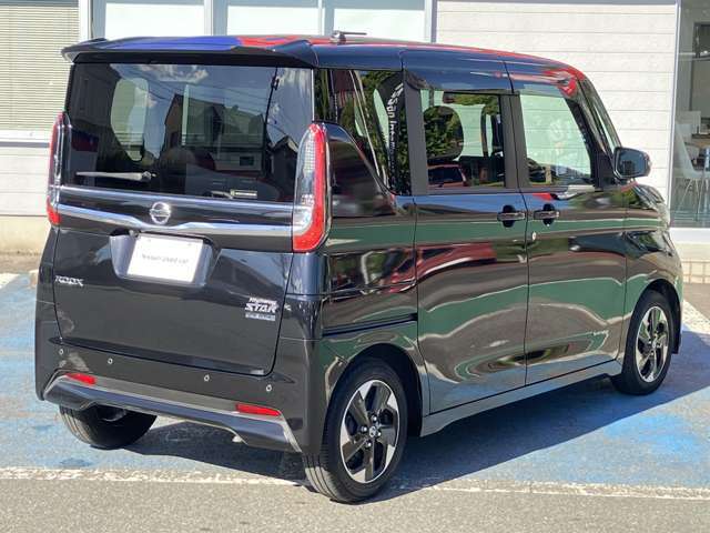 充実した装備と安全装置、スタイリッシュなボディカラーがとても魅力的なルークスです。ぜひご覧いただきたいお車です。