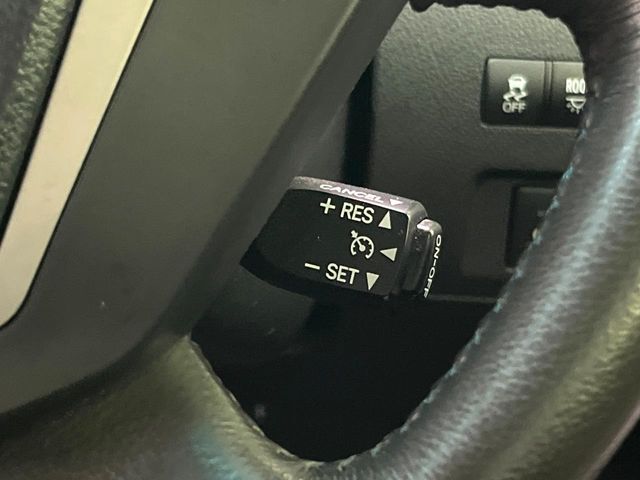 【クルーズコントロール】高速道路もラクラク走行。アクセルを離しても一定速度で走行ができ、長距離運転時の負担を軽減！加速・減速も簡単なスイッチ操作で調整できます。