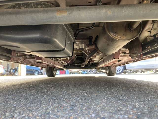 【エンジン下回り】ここきれいさは車の安全を維持するためにもとっても重要なところ☆錆もなくしっかりきれいに管理されていますよ♪