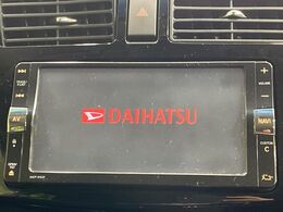 【純正ナビ】人気の純正ナビを装備。オーディオ機能も充実しており、Bluetooth接続すればお持ちのスマホやMP3プレイヤーの音楽を再生可能！毎日の運転がさらに楽しくなります！！