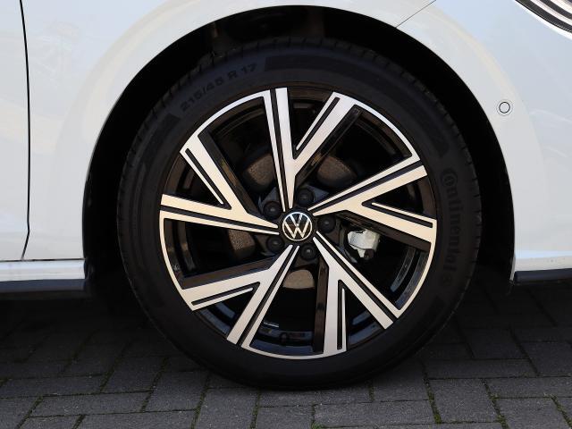 ご納車前に“Das WeltAuto”独自の「点検チェック項目シート」により、部品や機能に関する全71項目もの厳しいチェックを実施します。