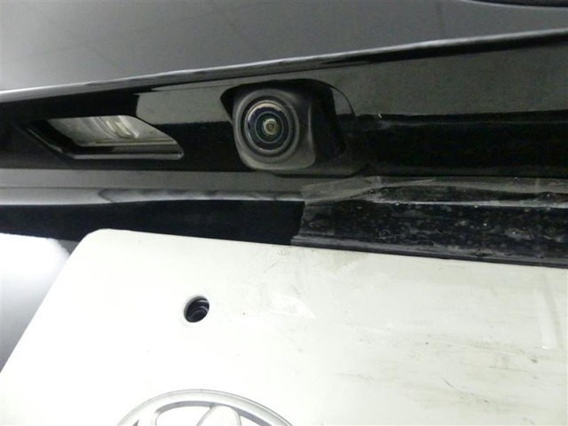 バックカメラが付いているので後方確認が非常にしやすいです。今や運転初心者も熟練者も必須装備！ついていて損はないですね♪