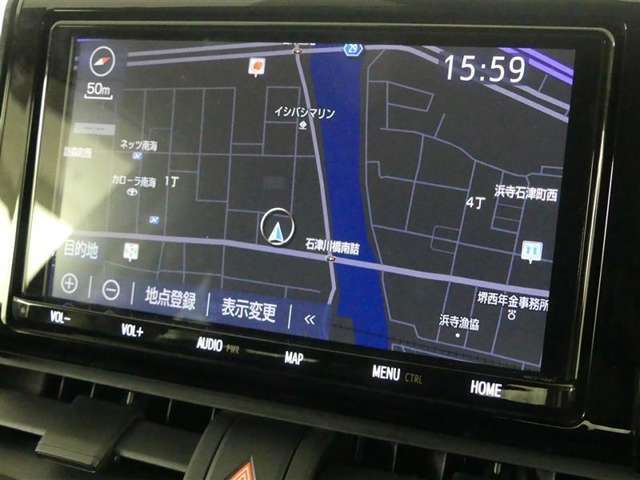 純正ナビを装備。タッチパネル式で使いやすく、お出かけもラクラクです。