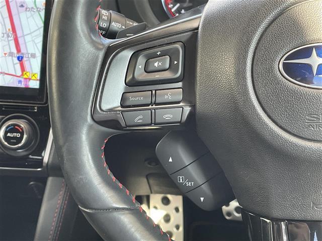こちら運転席周りの操作部分の写真になります。各部しっかり動作の確認をしておりますので、ご安心だくさい。また、第三者機関の鑑 定書もありますので、そちらも併せて、ご確認いただければ幸いです！