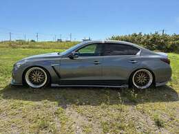 フルエアロ付きで非常にかっこよくなっております！