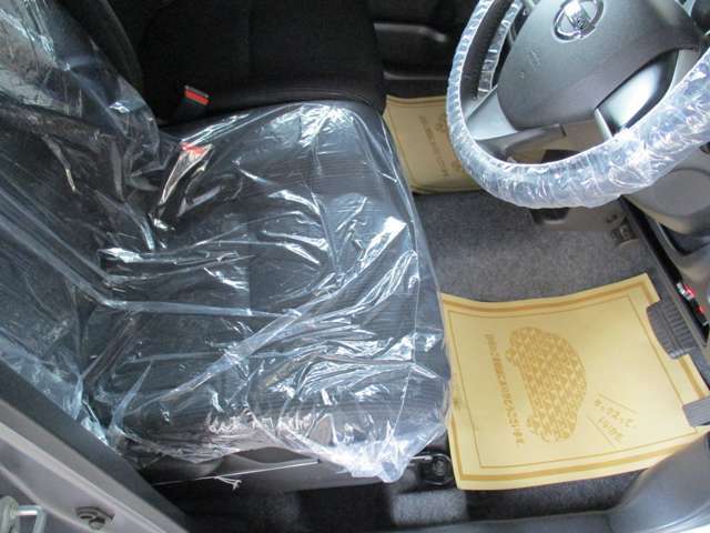 もちろん室内のクリーニングもしっかりと行います！専用スチーマーでシートの汚れはもちろん車内の臭いも取り除きます。綺麗な室内はやっぱり気持ちがいいですね☆
