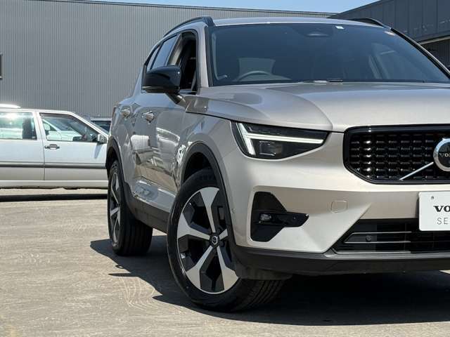 ◆ヘッドライト/VOLVOの代名詞ともいえるTシェイプのライトは、北欧神話のトールハンマーをイメージした意匠です
