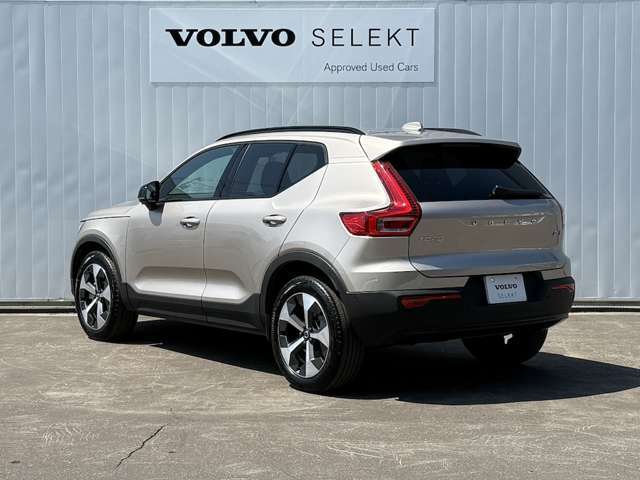 ◆バック/万が一を考え、安全性を重視する方に選ばれているVOLVO車。ドアを開閉するとその重み・厚みに驚くはず