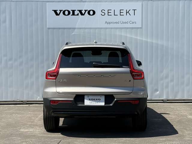◆バック/万が一を考え、安全性を重視する方に選ばれているVOLVO車。ドアを開閉するとその重み・厚みに驚くはず