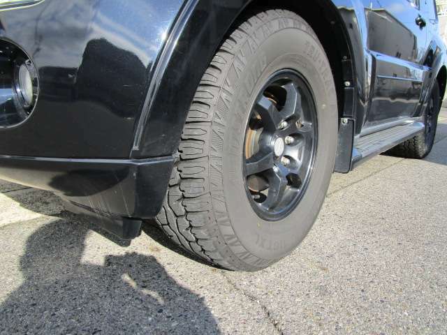 タイヤも大変奇麗な状態のものでして丁寧に扱われてきた形跡が見受けられます。