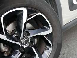 ご遠方の場合でも、下取り車両の金額を概算でお出しすることは可能でございます。車検証をお手元に、走行距離をご確認の上お問い合わせくださいませ。