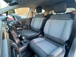 ご遠方の場合でも、下取り車両の金額を概算でお出しすることは可能でございます。車検証をお手元に、走行距離をご確認の上お問い合わせくださいませ。