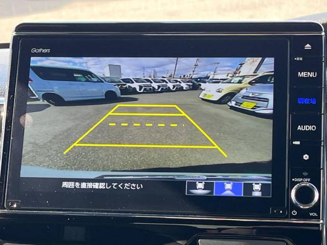 【バックカメラ】駐車時に後方がリアルタイム映像で確認できます。大型商業施設や立体駐車場での駐車時や、夜間のバック時に大活躍！運転スキルに関わらず、今や必須となった装備のひとつです！