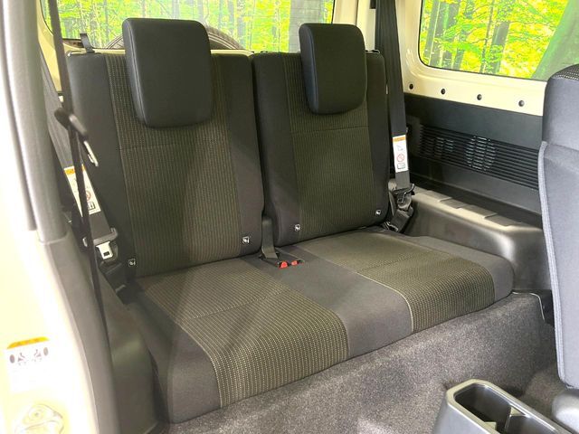 高品質なオリジナルフロアマットもオプションにてご用意しております。お好きなデザインやカラーをお車に合わせて選んでいただくことができます♪