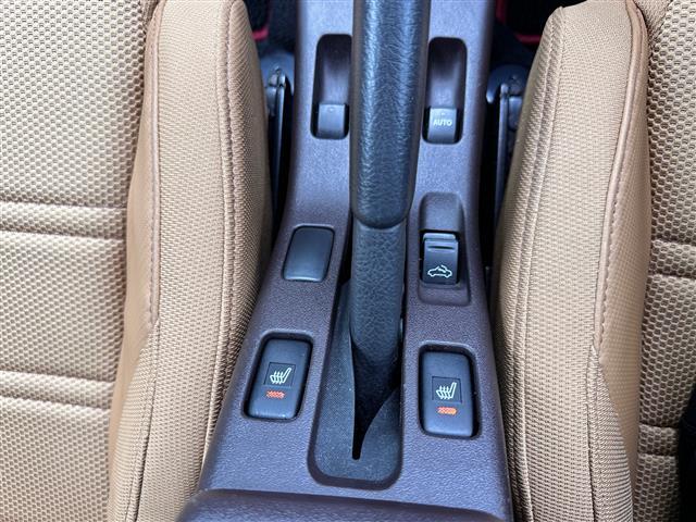 【シートヒーター】シートを温めてくれる暖房機器です！長時間座っていると負担が掛かりやすい背中や腰、または冬場などの寒い日に冷えやすい脚部に快適なぬくもりを伝えます。