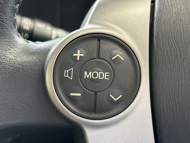 【ステアリングスイッチ】を装備しております。オーディオ操作をハンドルで行うことが可能です。