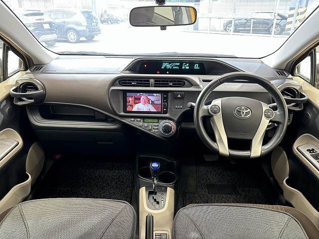 アイポイントも高く見渡しの良い視界を確保しています。長距離のドライブでも疲れにくく快適に運転できます。