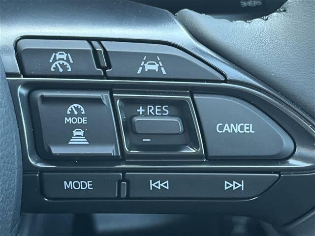 【レーダークルーズコントロール】アクセルを踏まなくても、設定した速度で走行できます！先行車との車間距離を適切に維持する追従走行の機能も有しています。機能には限界があるためご注意ください。