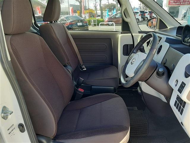 ■　運転席　■　雨の日の視界もクリアーに！ウィンドウ撥水ガラス系コーティング！！　雨の日の運転が苦手なお客様におすすめのオプションです。