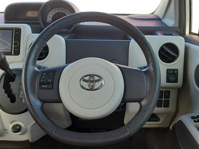 ■　ハンドル　■　エンジンスターター、ドライブレコーダー、ETC、GPSオービスレーダー、スタッドレスタイヤ＆アルミホイールなどの販売取付けも行っております。