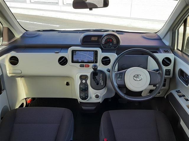 ■　内装　■　ブラウン系のコンビカラー内装