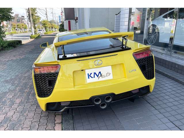 レッドレザー、ポリッシュ仕上げホイール、バックカメラ、禁煙車、1オーナー、取説・記録簿、新車時からの保護ビニールカバーが付いてます