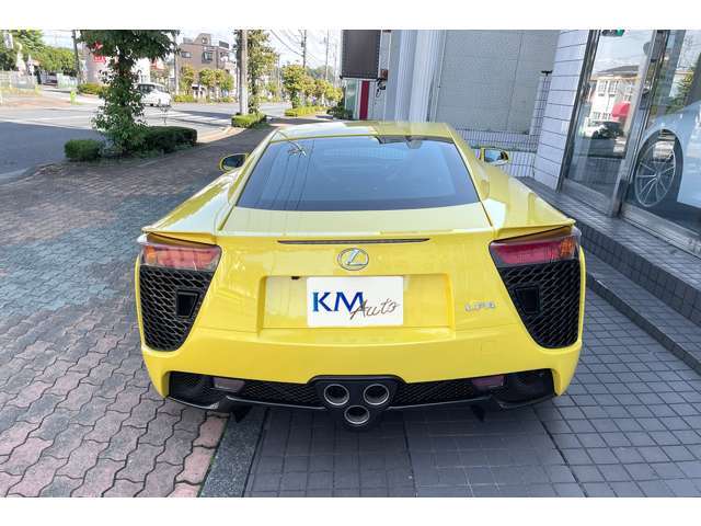 レッドレザー、ポリッシュ仕上げホイール、バックカメラ、禁煙車、1オーナー、取説・記録簿、新車時からの保護ビニールカバーが付いてます