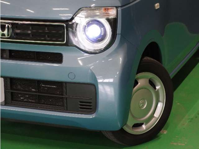 【ヘッドライト】省電力で長寿命の明るく運転しやすいLEDヘッドランプです。明るく照らすので暗い夜道からお客様を守ってくれます。