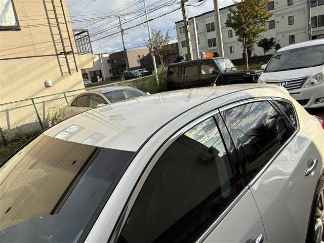 ルーフに大きい凹み、キズはございません。