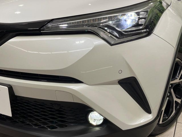【シーケンシャルターンランプ付きLEDヘッドライト】人気の『流れるウィンカー』付きのLEDヘッドライトを装備♪高級感はもちろん、点灯時は存在感たっぷりで他車からも認識されやすく安心です。