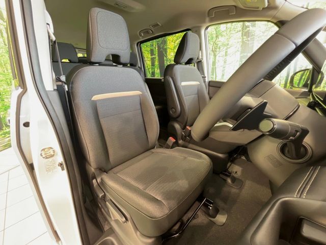もちろん車内はキレイです♪よりクリーンな状態をキープしたいお客様には『ナノゾーンコート』がおすすめ！新型コロナウイルス対策や、除菌・消臭に効果を発揮し多くの方にご好評いただいております。