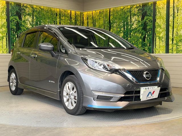 大好評のボディコーティング「弾スプラッシュコート」もご納車までに施工可能。通常のガラスコートと異なる、耐久年数6年の無機質ガラスコーティングが、ボディをキレイな状態に保ってくれます。