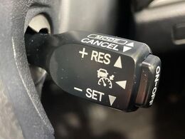 【レーダークルーズコントロール】高速道路での長距離走行が楽に！！自動で速度を保つクルーズコントロールが、衝突軽減システムと連携し、前方の車両を感知して車間を保つように速度調節してくれます！！