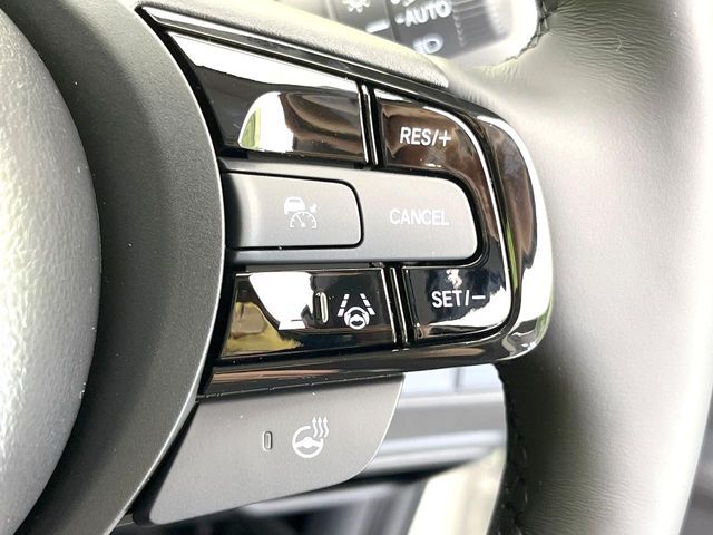 【アダプティブクルーズコントロール】高速道路での長距離走行が楽に！！自動で速度を保つクルーズコントロールが、衝突軽減システムと連携し、前方の車両を感知して車間を保つように速度調節してくれます！！