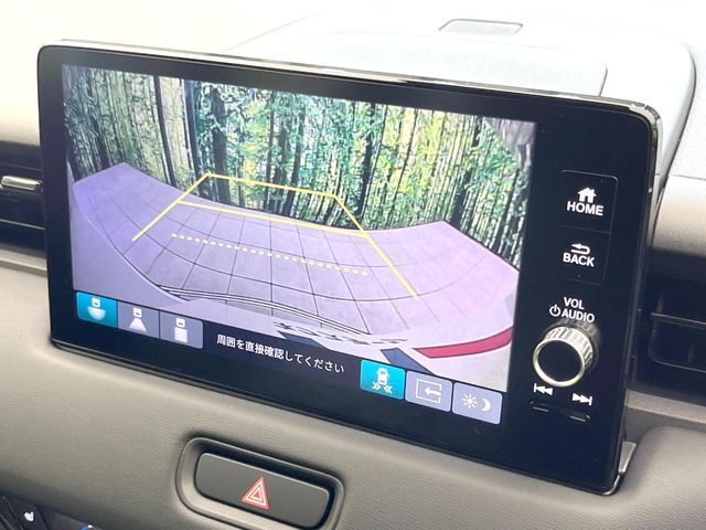 【バックカメラ】駐車時に後方がリアルタイム映像で確認できます。大型商業施設や立体駐車場での駐車時や、夜間のバック時に大活躍！運転スキルに関わらず、今や必須となった装備のひとつです！