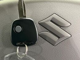 【キーレス】少し離れた場所からでもボタン一つでドアの開錠・施錠ができるのでとっても便利！ドアの鍵穴周りに傷をつけることもありません♪