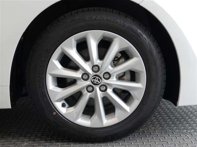 R7年式夏タイヤ205/55R16ダンロップ製です。