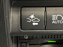 【トヨタセーフティセンス】走行中に前方の車両等を認識し、衝突しそうな時は警報とブレーキで衝突回避と被害軽減をアシスト。より安全にドライブをお楽しみいただけます。