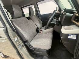 各種ブランドのシートカバーの取り扱いもございます。また、弊社オリジナルフロアマットもご用意しております。自慢の愛車をアレンジしてみてはいかがでしょうか。