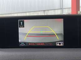 【カラーバックモニター】を装備しております。リアの映像がカラーで映し出されますので日々の駐車も安心安全です。