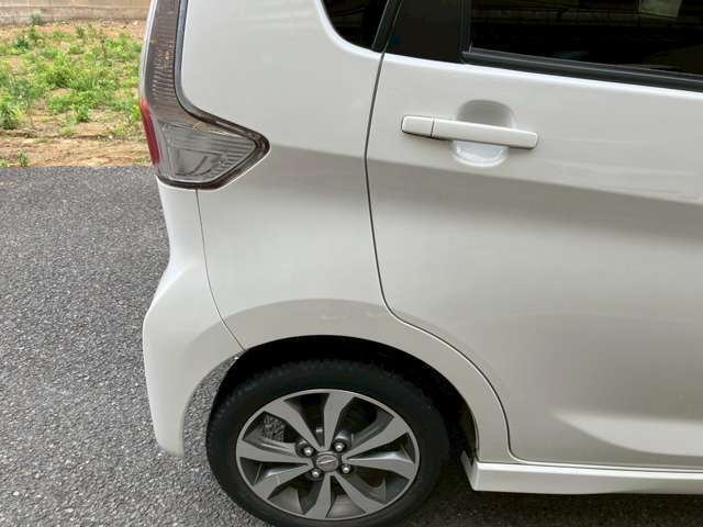 第三者機関による車両検査を実施しております。出来るだけ安心安全の車両状態でお客様に納車できるよう心掛けております。